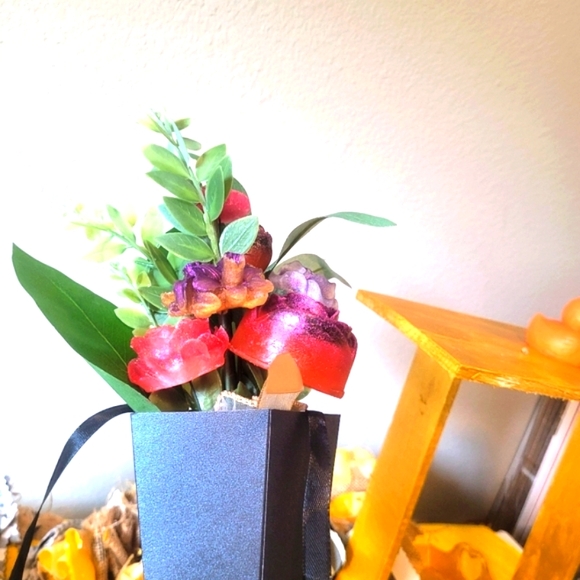 🎁🎉💐Handcrafted🎀 Women's Vegan Soap Bouquet🫧 - Picture 10 of 16